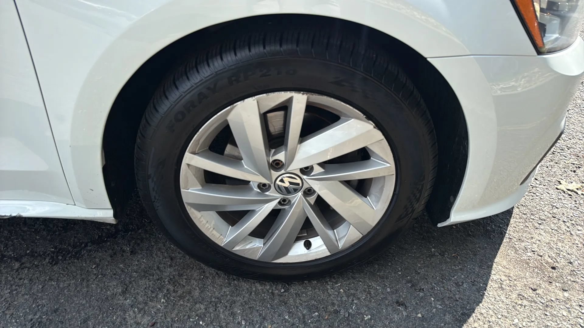 Used 2018 Volkswagen Passat 2.0T SE FWD image 12