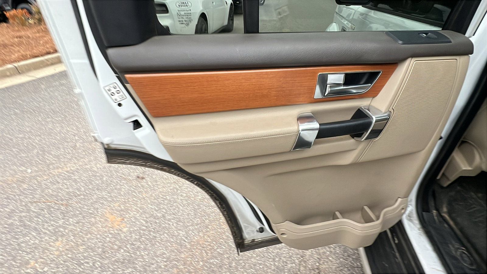 Used 2012 Land Rover LR4 HSE LUX image 24