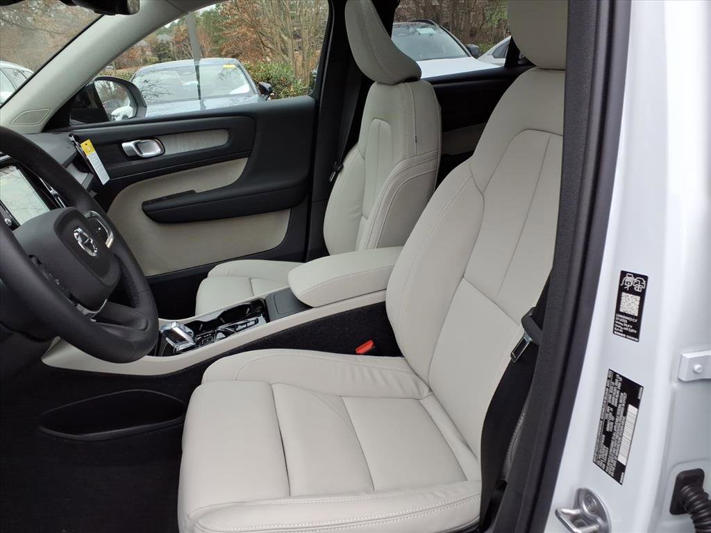 New 2026 Volvo XC40 B5 Plus w/ Protection Package Premier AWD/4WD image 19