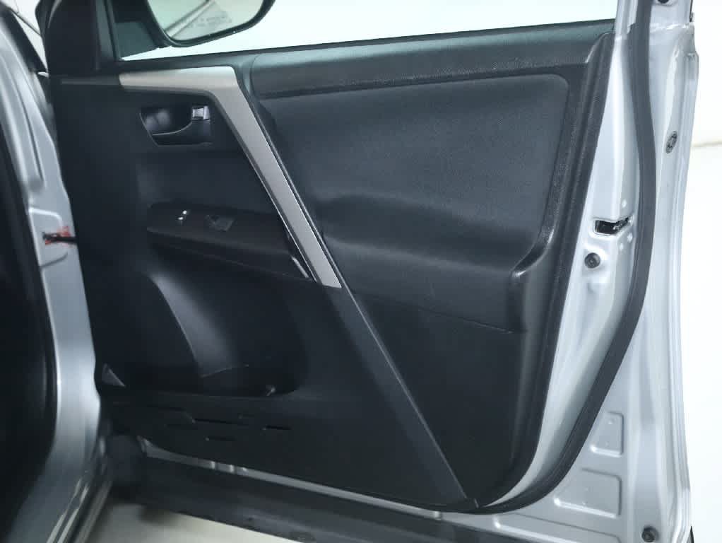 Used 2018 Toyota RAV4 LE w/ All Weather Liner Package AWD/4WD image 32