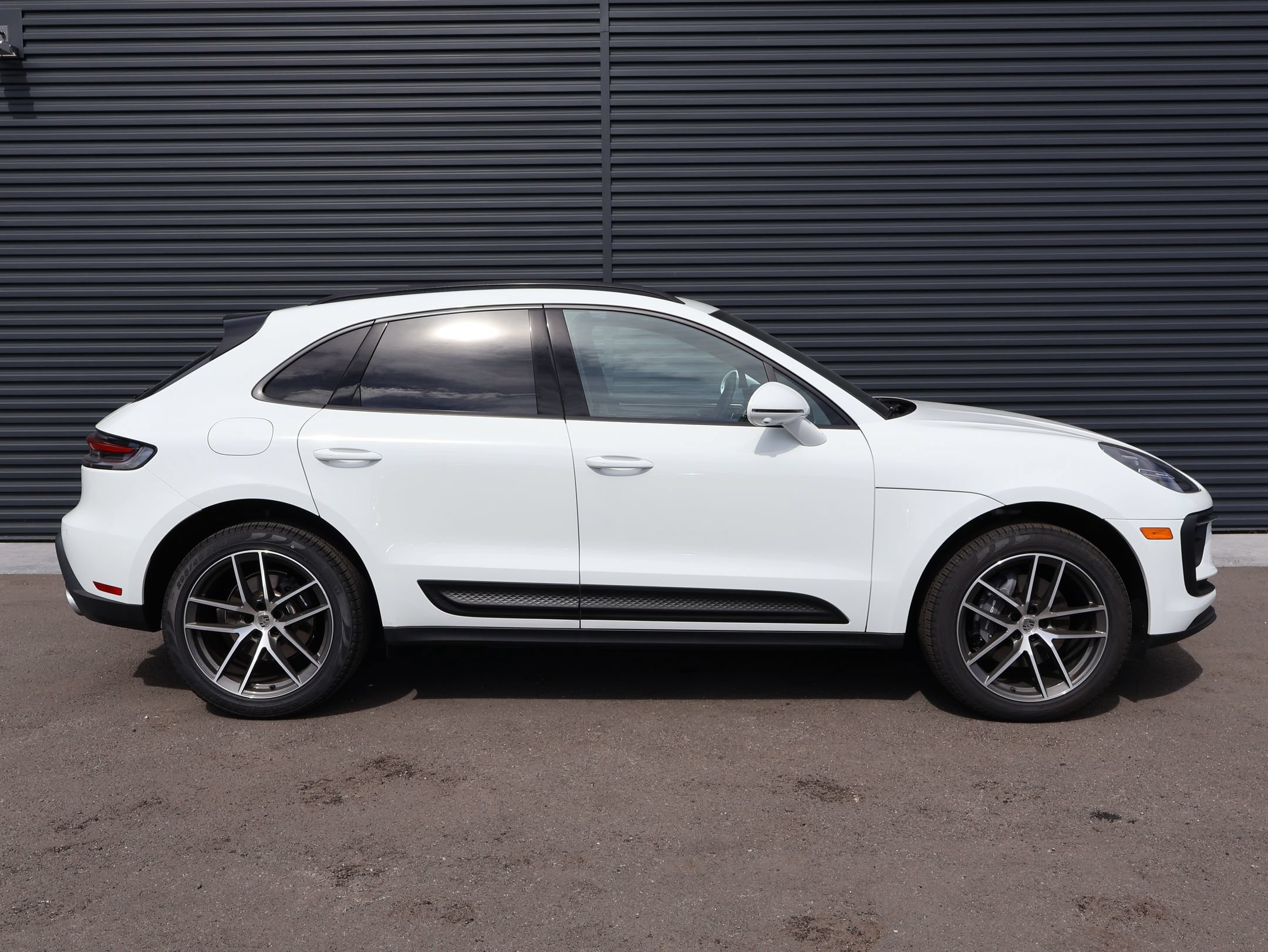 Certified 2026 Porsche Macan AWD/4WD image 11