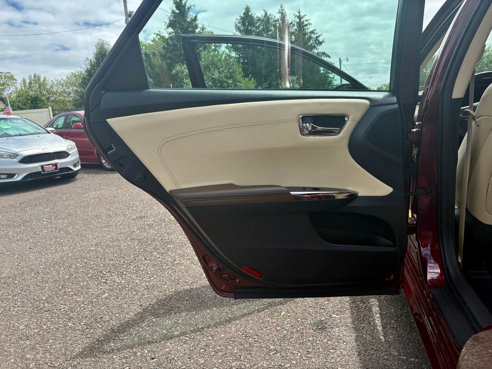 Used 2017 Toyota Avalon XLE Premium image 12