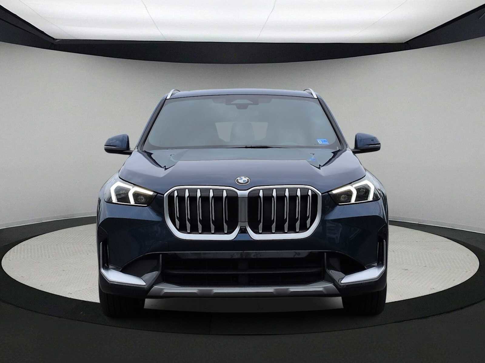 Used 2025 BMW X1 xDrive28i w/ Technology Package AWD/4WD image 3