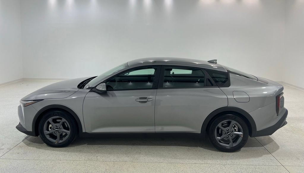 Used 2025 Kia K4 FWD image 2
