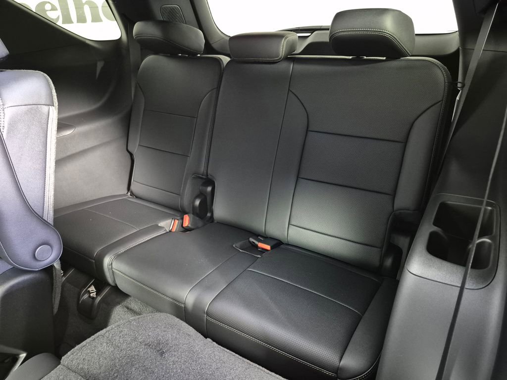New 2026 Chevrolet Traverse High Country w/ LPO, Floor Liner Package FWD image 23