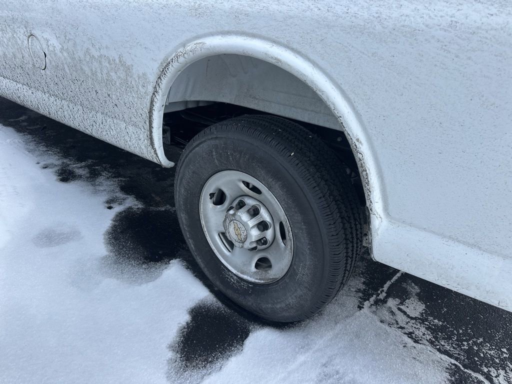 Used 2025 Chevrolet Express 2500 Extended w/ Communications Package image 12