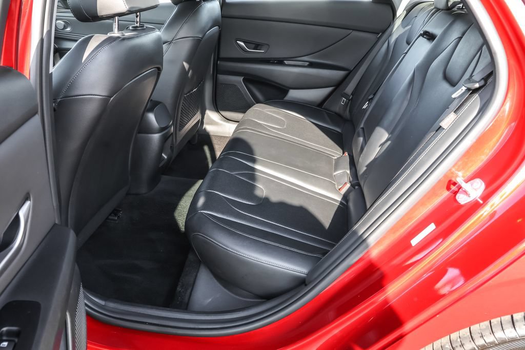 Certified 2025 Hyundai Elantra Limited FWD image 30
