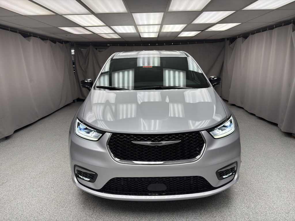 New 2026 Chrysler Pacifica Select image 5