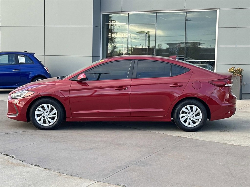 Used 2017 Hyundai Elantra SE image 2