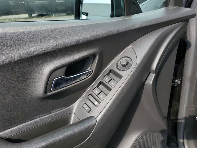 Certified 2022 Chevrolet Trax LS w/ Tint and Cruise Package image 22