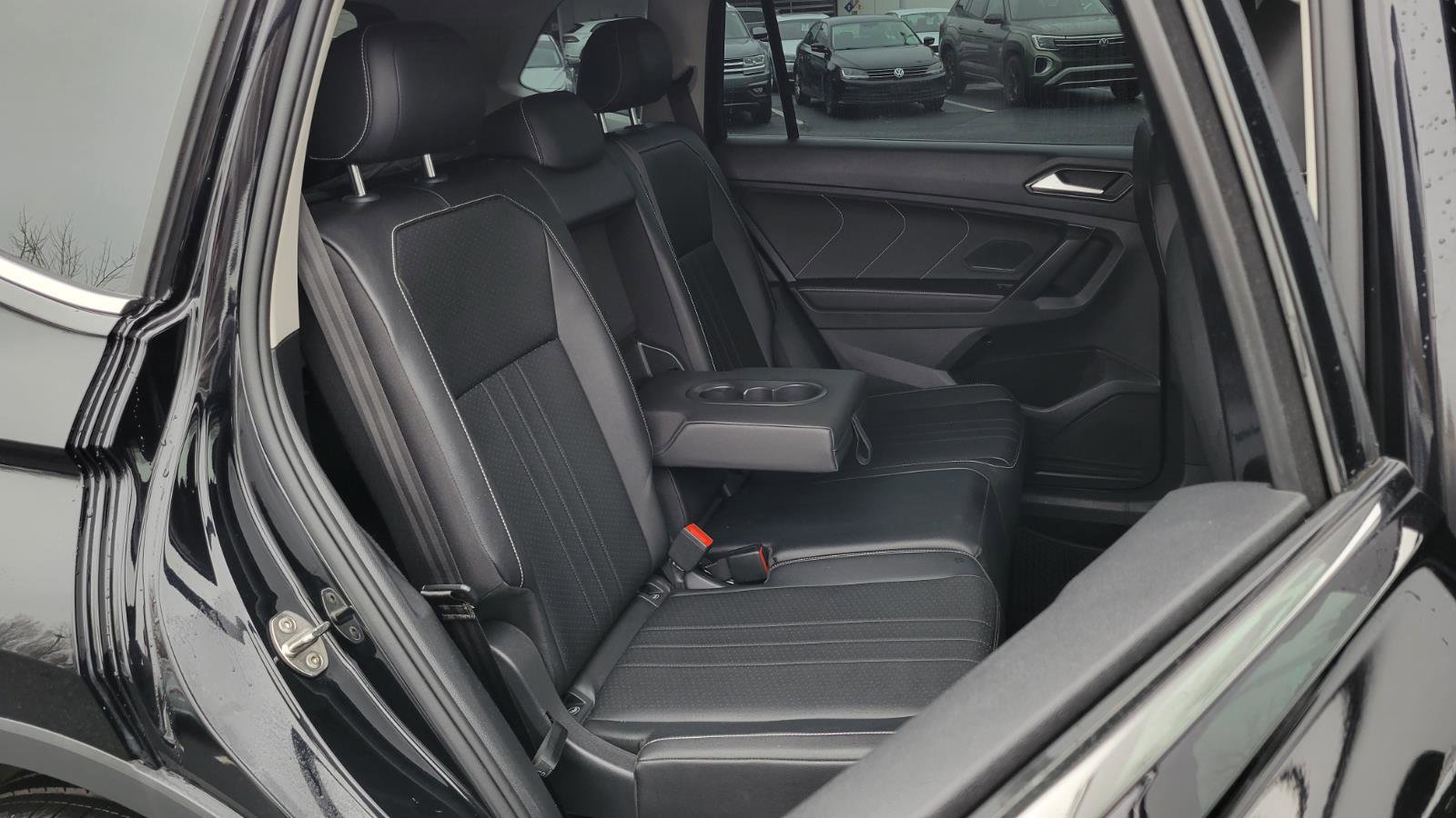 Used 2022 Volkswagen Tiguan SE w/ Panoramic Sunroof Package image 41