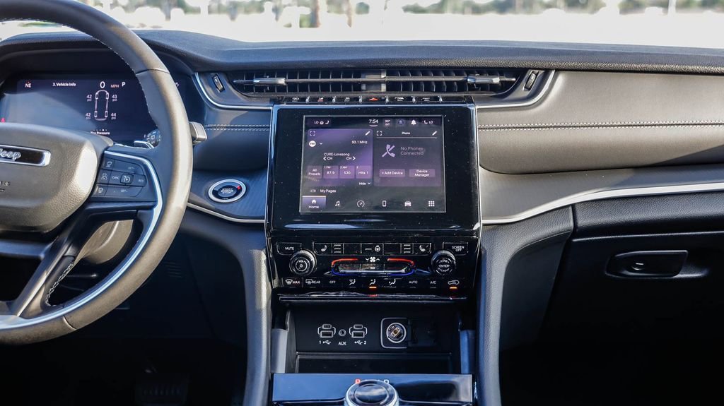 New 2025 Jeep Grand Cherokee L Altitude image 14