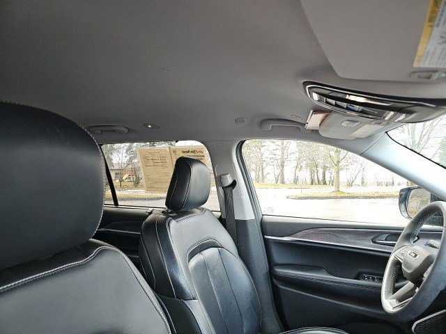 Used 2023 Jeep Grand Cherokee L Limited w/ Luxury Tech Group II image 13