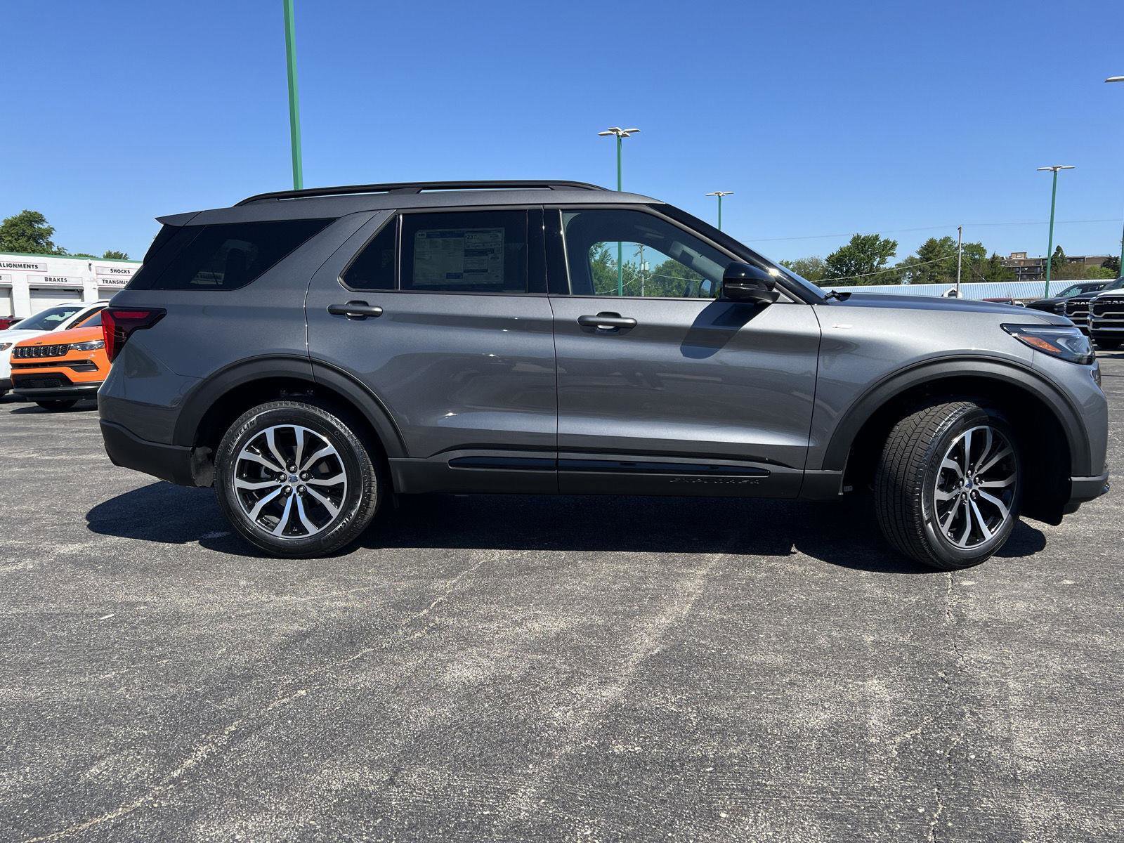 New 2026 Ford Explorer ST-Line AWD/4WD image 4