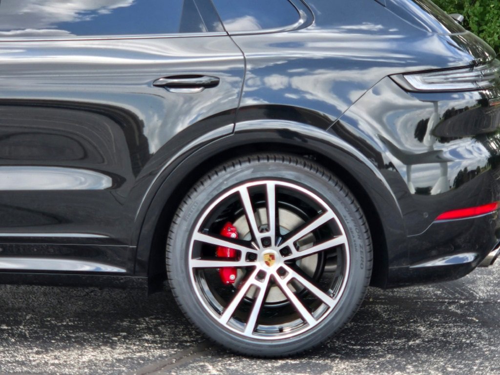 New 2025 Porsche Cayenne GTS image 12
