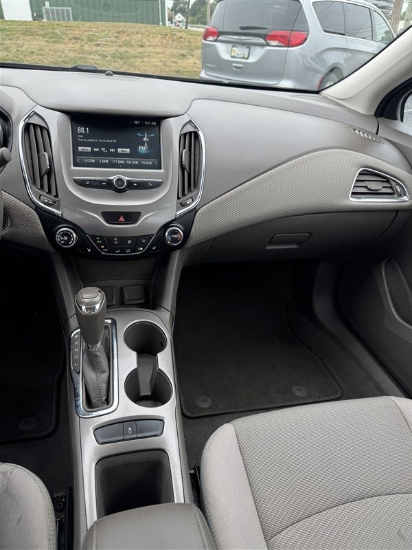 Used 2017 Chevrolet Cruze LT w/ Convenience Package image 17