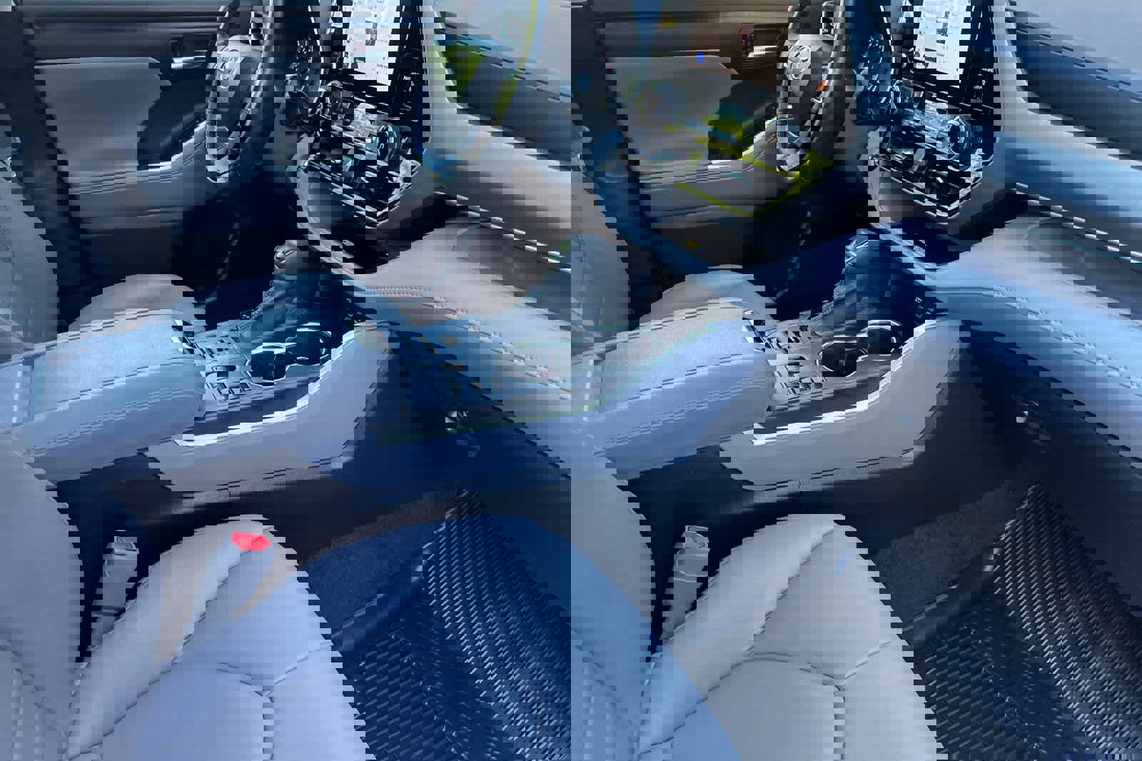 Used 2023 Toyota Highlander XLE image 18