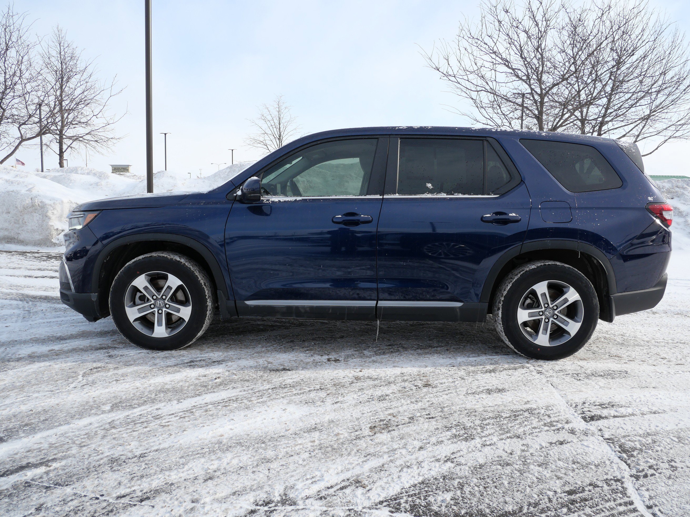 Used 2025 Honda Pilot EX-L image 2