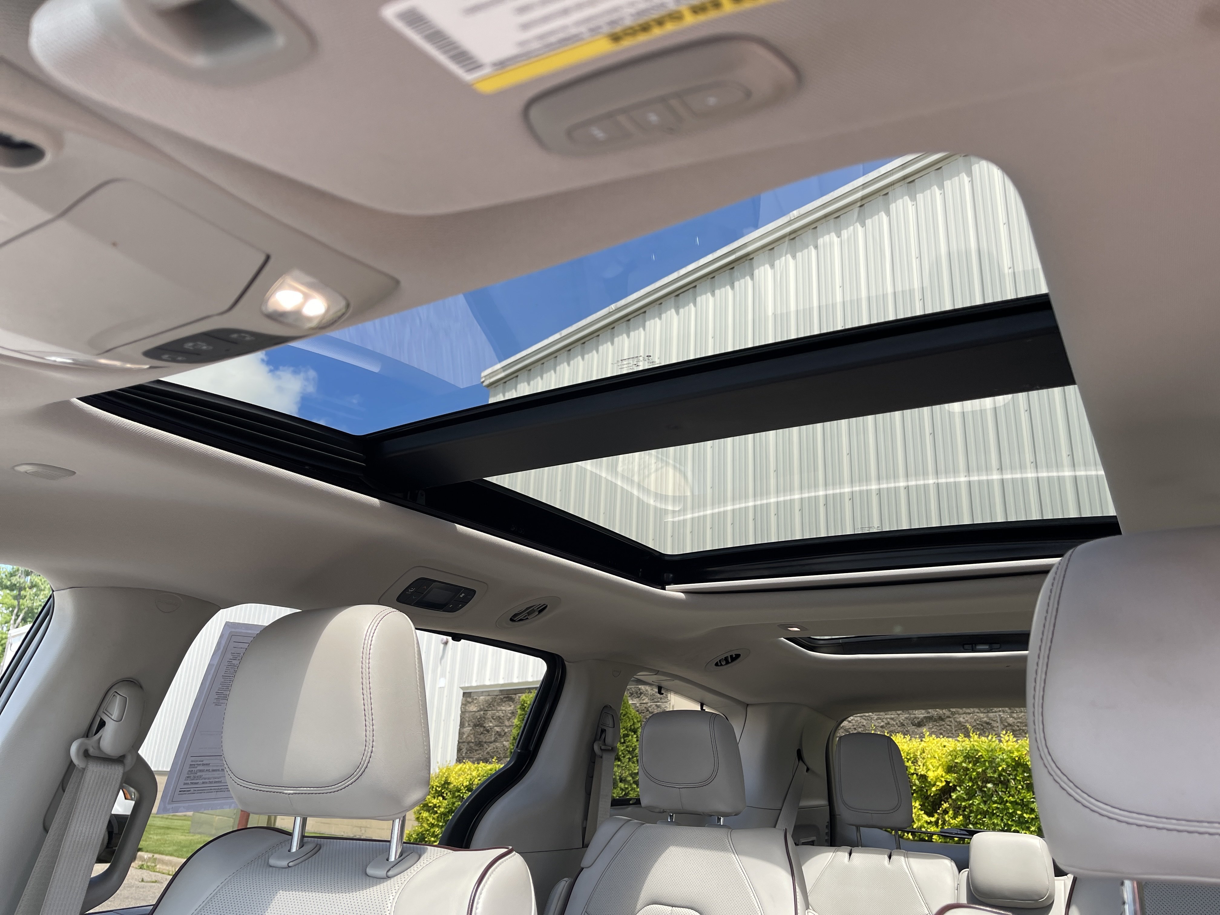 Used 2020 Chrysler Pacifica Limited FWD image 17