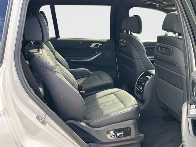Used 2022 BMW X7 xDrive40i w/ M Sport Package AWD/4WD image 21