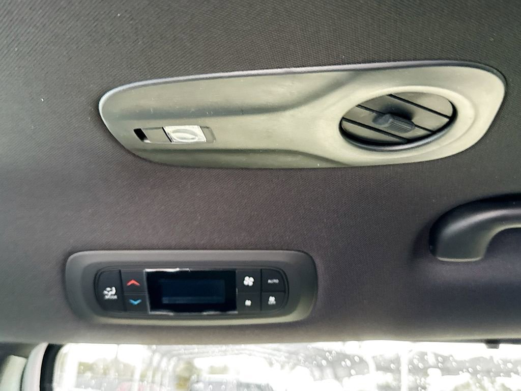 New 2026 Chrysler Pacifica Select FWD image 27
