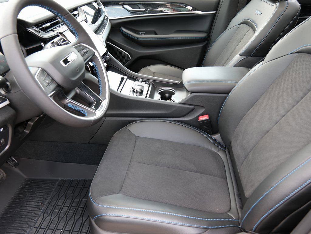 Used 2024 Jeep Grand Cherokee Trailhawk image 4