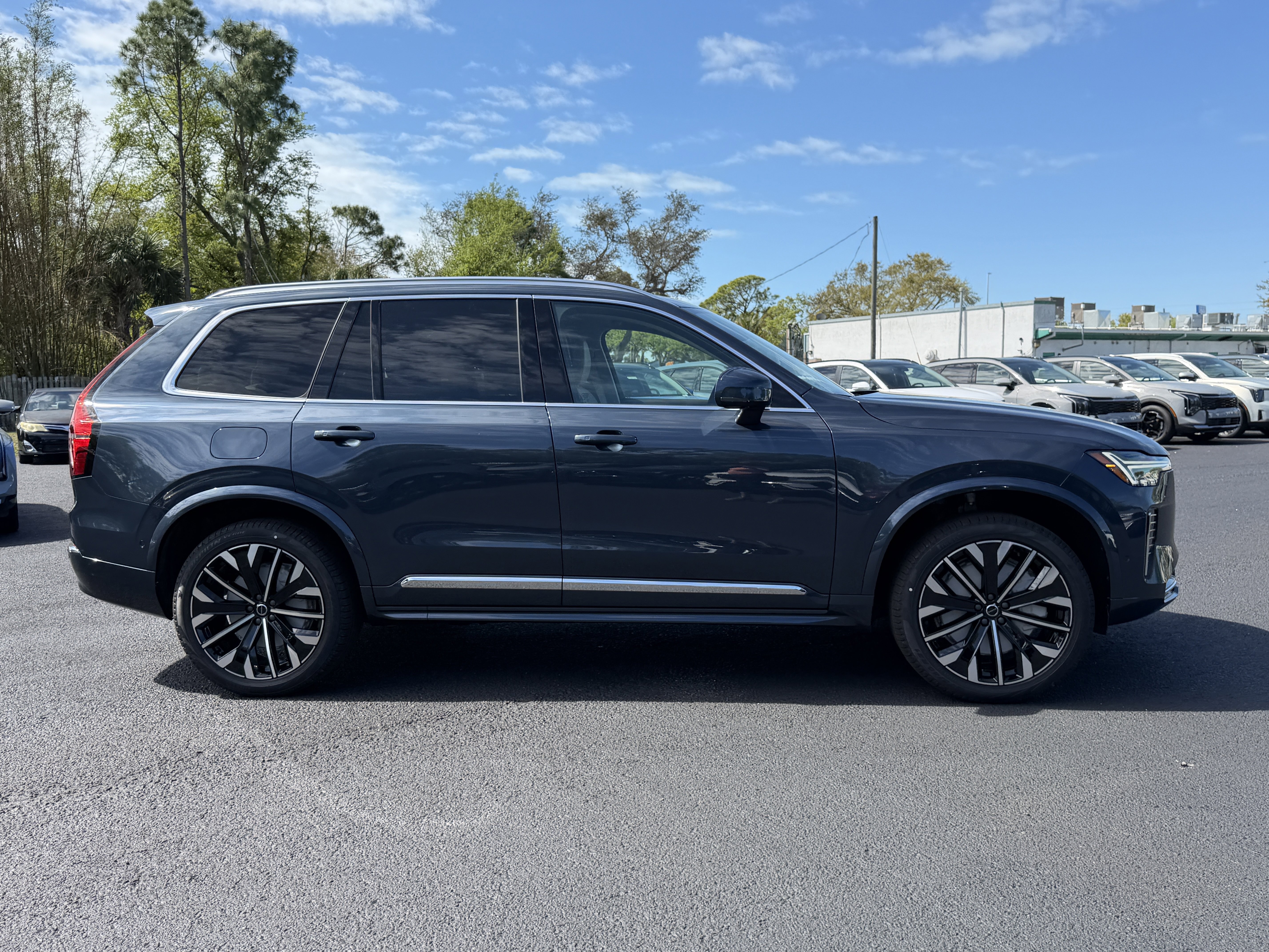 New 2026 Volvo XC90 T8 Ultra w/ Protection Package image 2