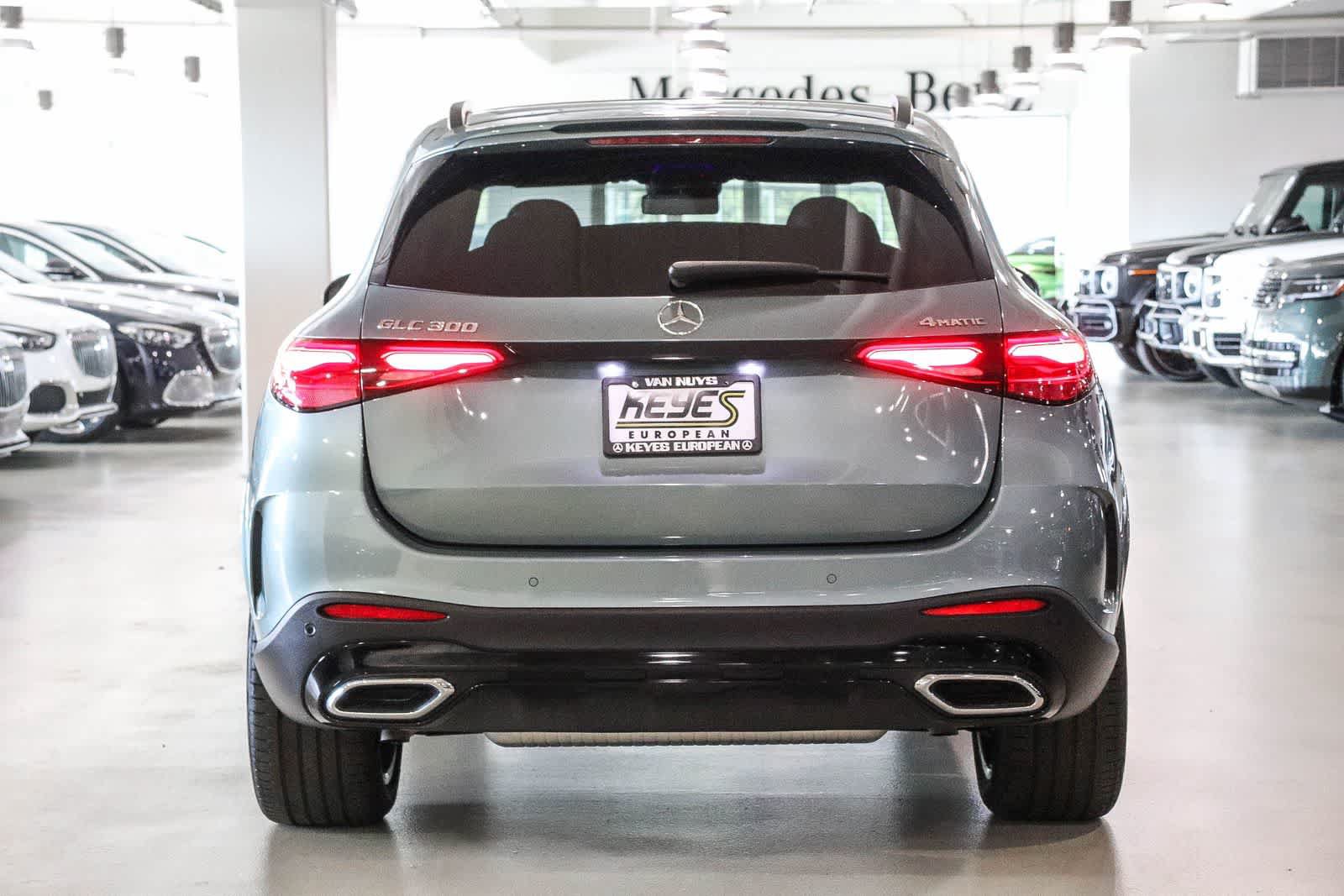 Used 2025 Mercedes-Benz GLC 300 4MATIC image 3