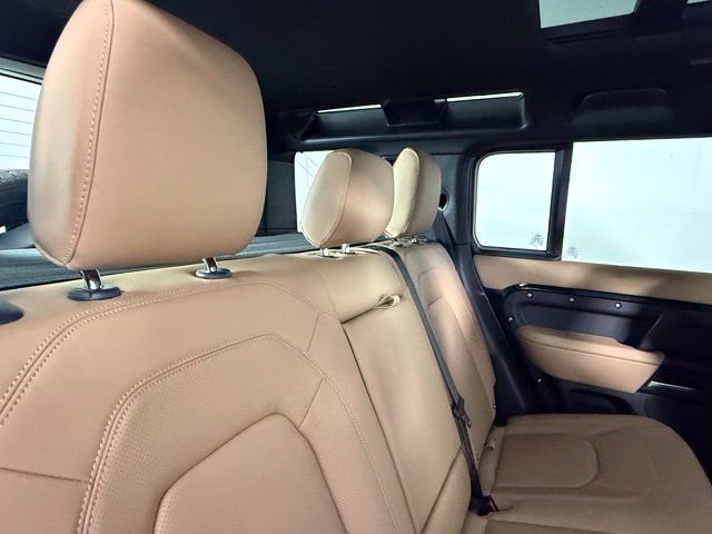 New 2026 Land Rover Defender 110 X-Dynamic SE AWD/4WD image 28