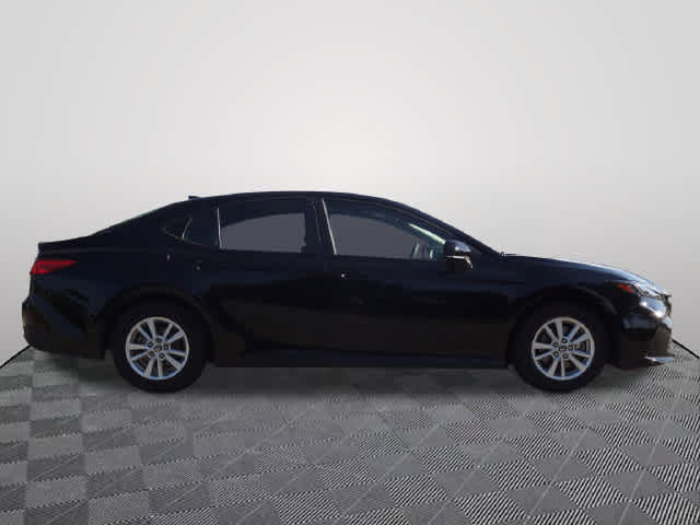 Used 2025 Toyota Camry LE FWD image 4
