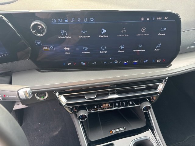 Used 2025 Chevrolet Traverse LT image 19