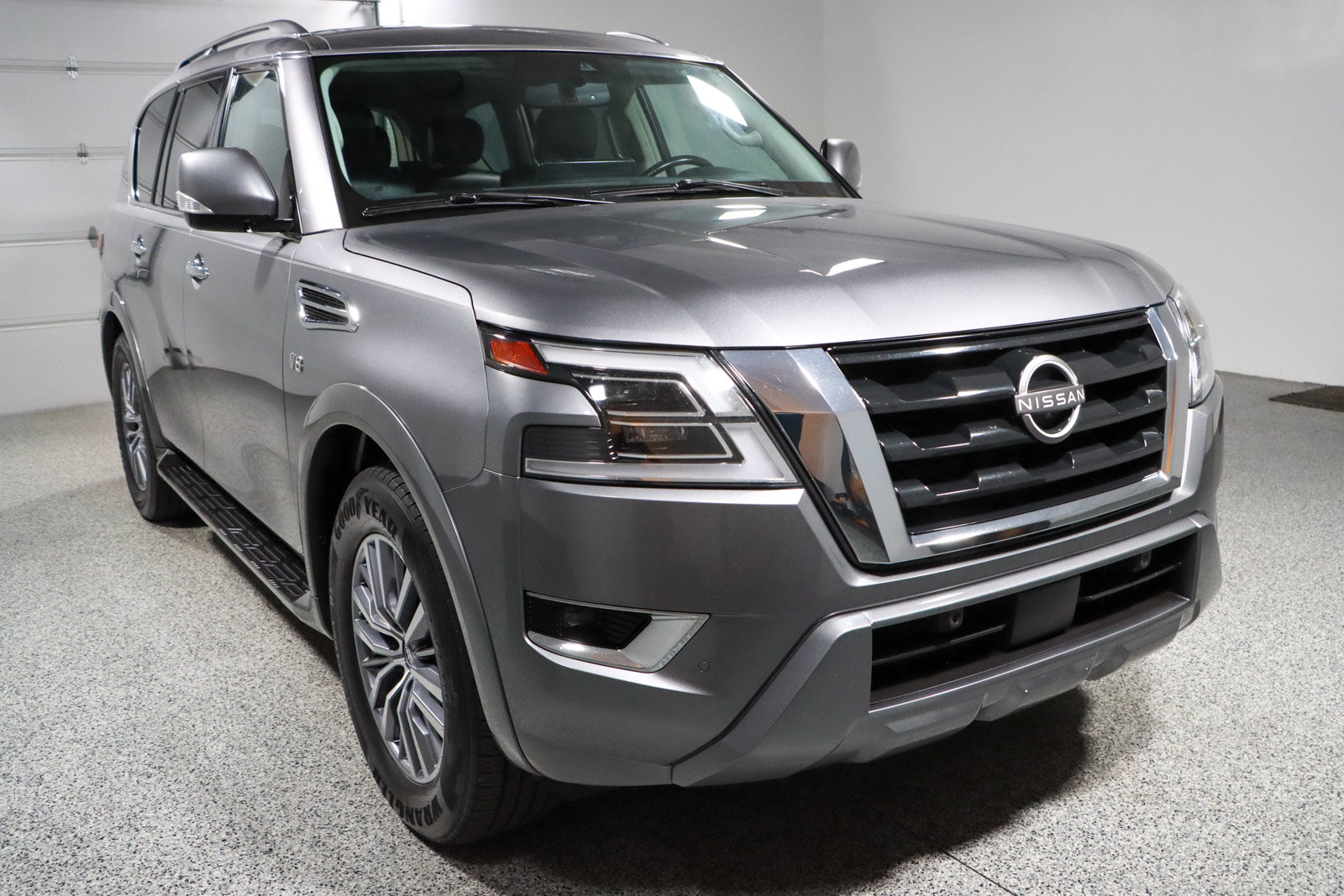 Used 2022 Nissan Armada SV w/ SV Appearance Package RWD image 5