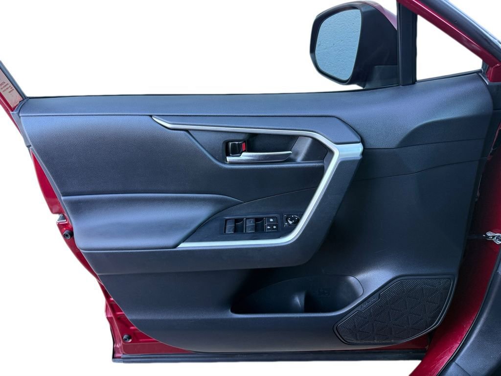 Used 2021 Toyota RAV4 XLE image 17