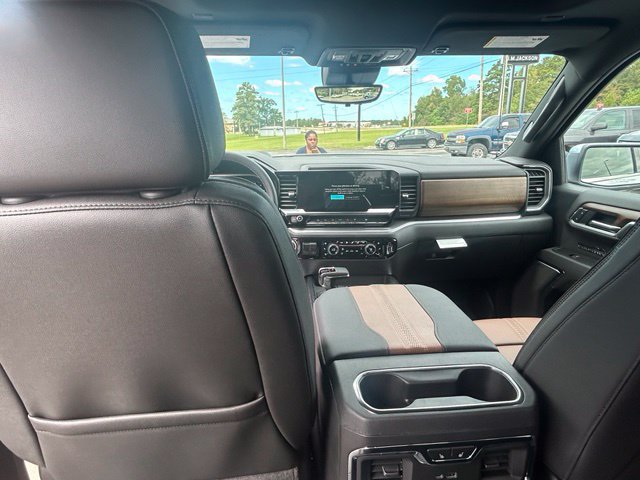 New 2026 Chevrolet Silverado 1500 High Country w/ High Country Premium Package AWD/4WD image 11