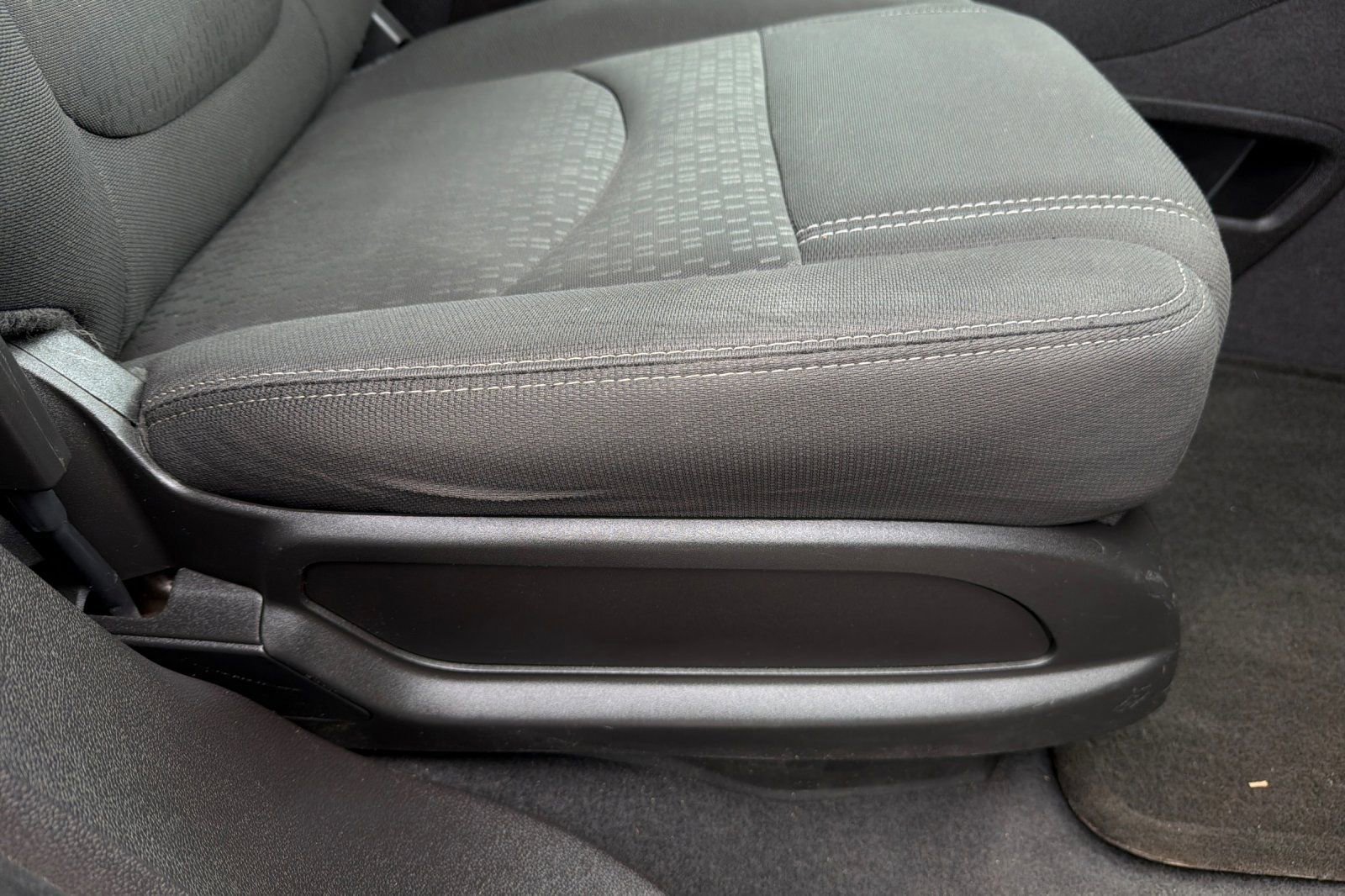 Used 2014 GMC Acadia SLE image 23