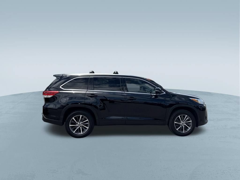 Used 2019 Toyota Highlander XLE FWD image 9