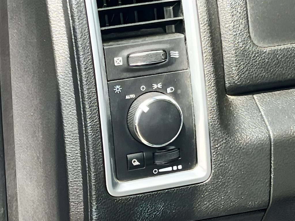Used 2021 RAM 1500 Classic SLT AWD/4WD image 10