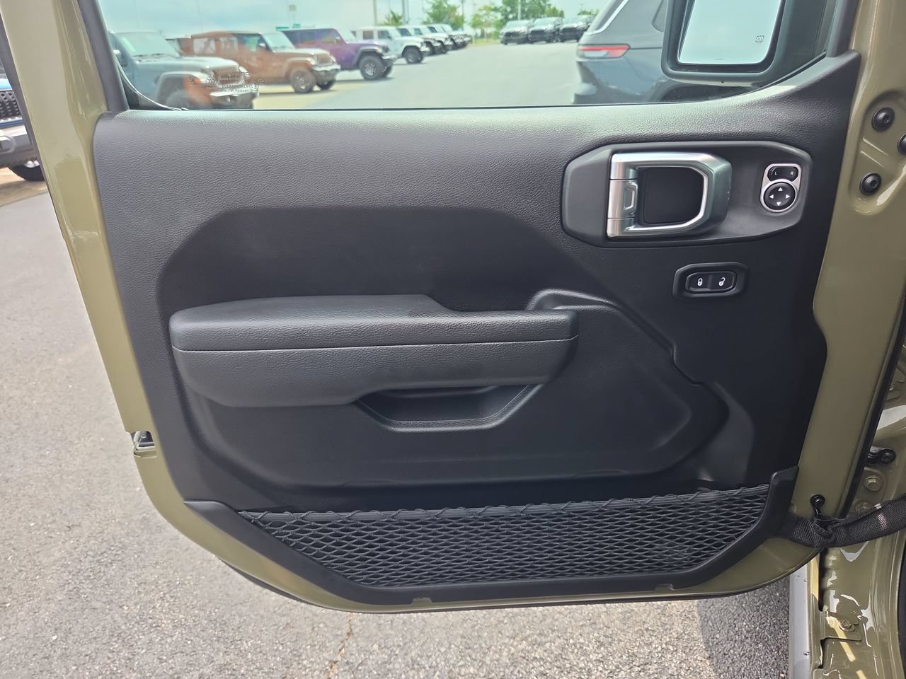 Certified 2025 Jeep Wrangler Sport AWD/4WD image 17