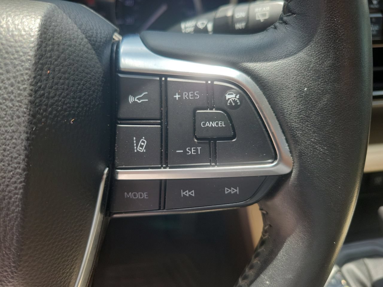 Used 2021 Toyota Highlander XLE FWD image 21