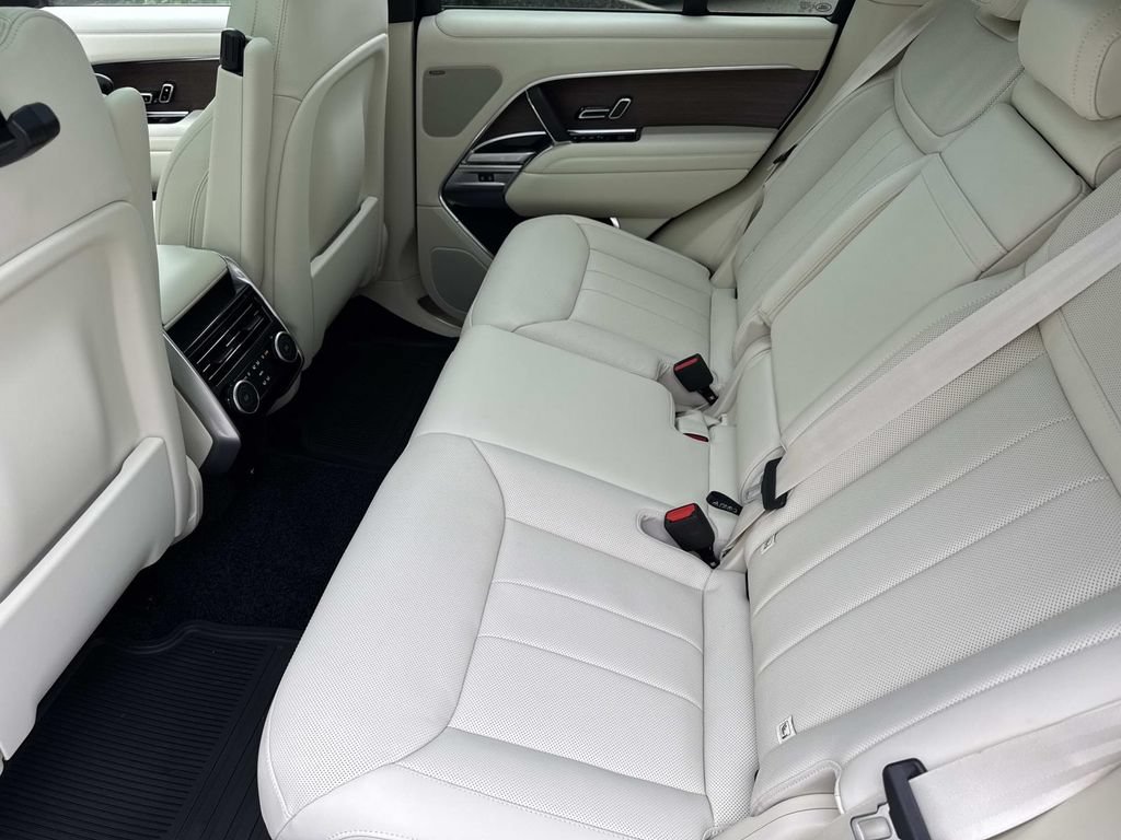 New 2026 Land Rover Range Rover SE AWD/4WD image 16