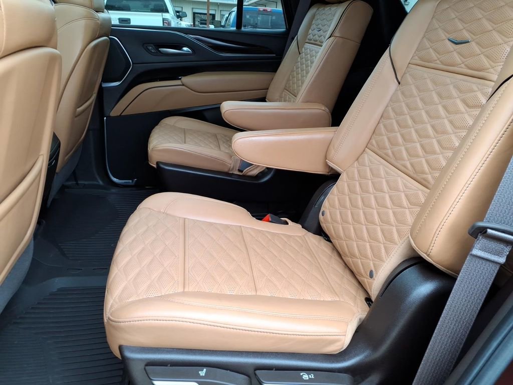 Used 2023 Cadillac Escalade Premium Luxury image 12