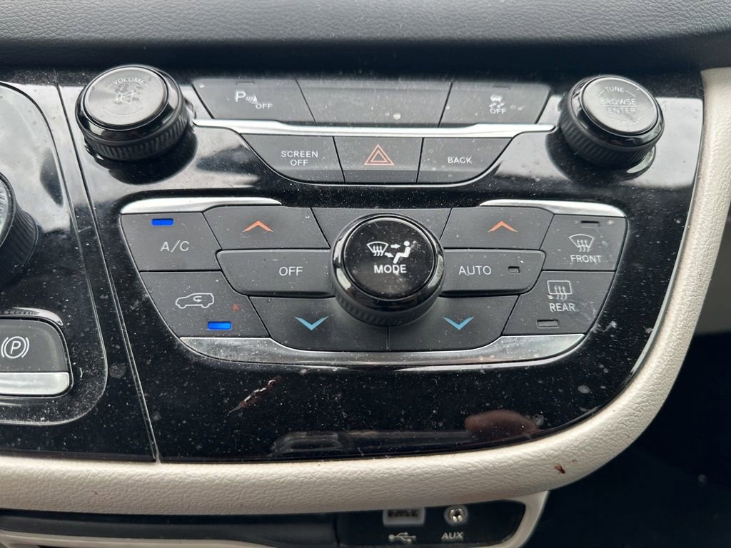 Used 2017 Chrysler Pacifica Touring-L image 26