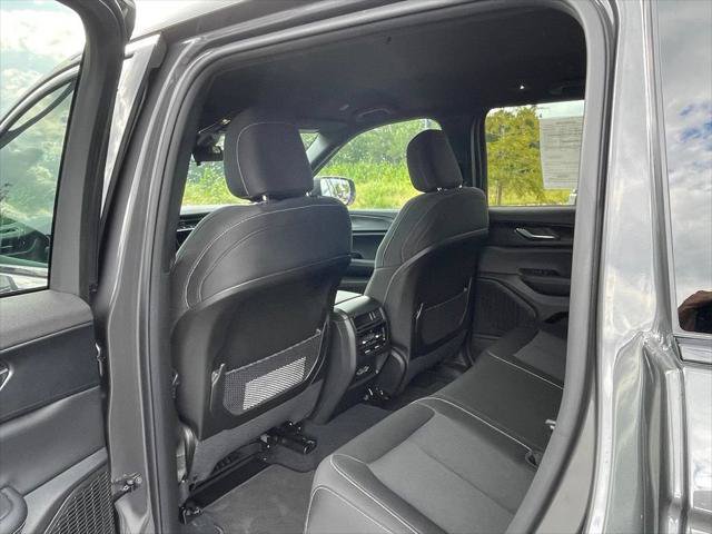 Certified 2026 Jeep Grand Cherokee Laredo RWD image 36