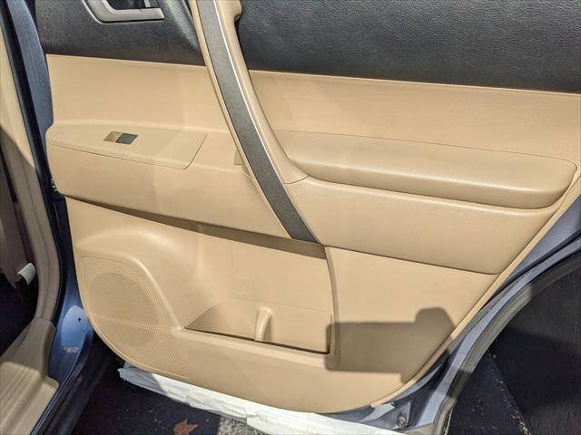 Used 2012 Toyota Highlander SE w/ Tow Pkg AWD/4WD image 18