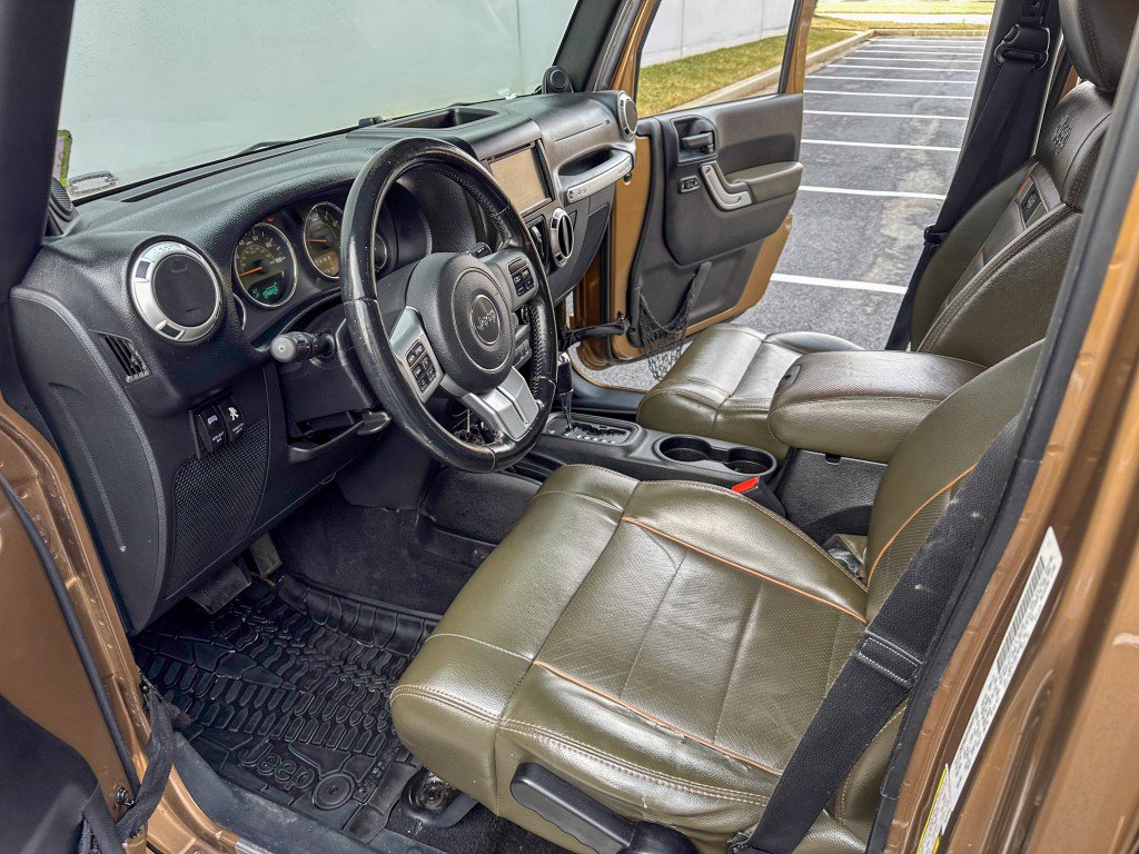 Used 2011 Jeep Wrangler Unlimited 70th Anniversary w/ Connectivity Group image 17