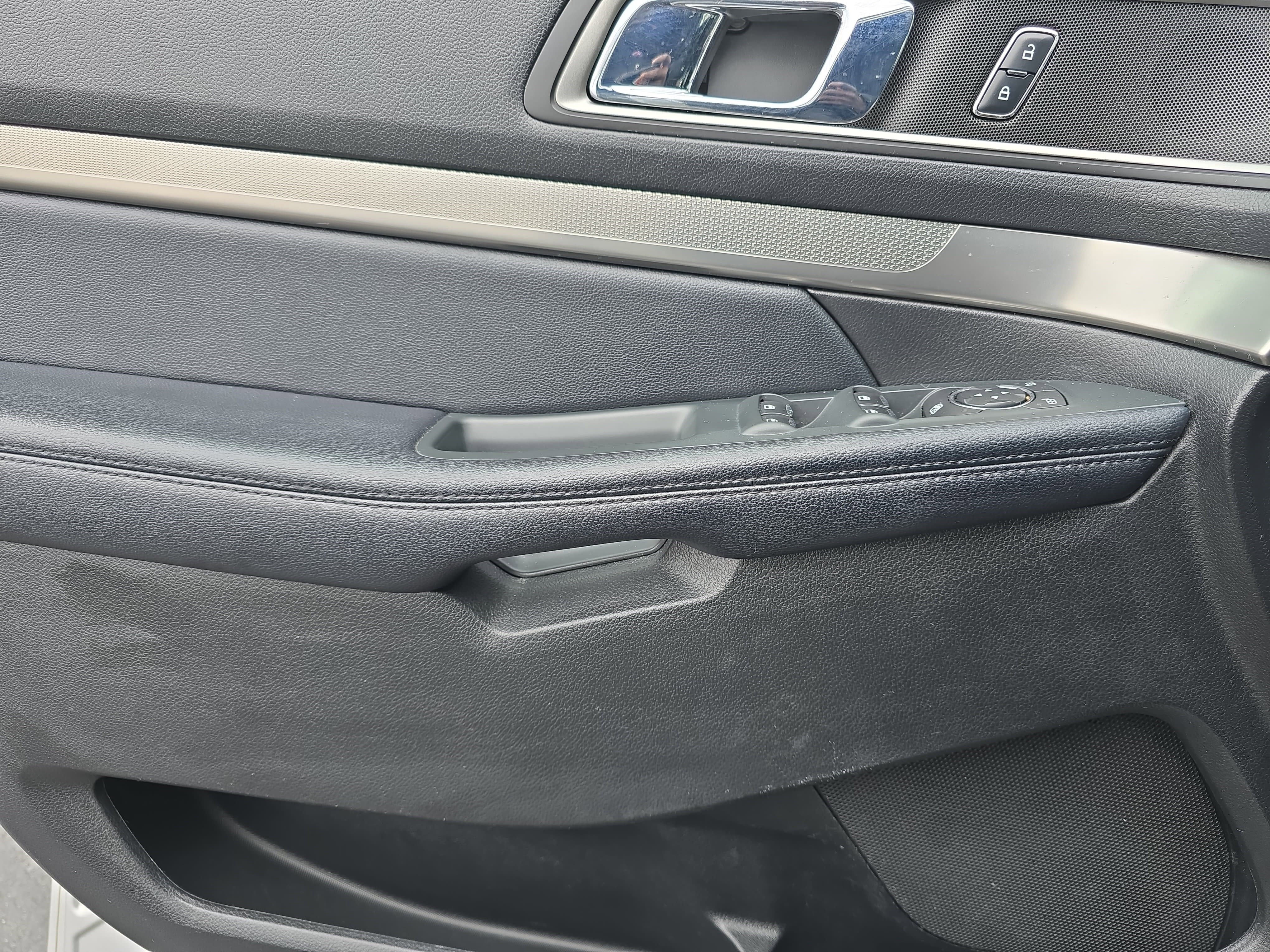 Used 2018 Ford Explorer XLT w/ Equipment Group 202A image 25