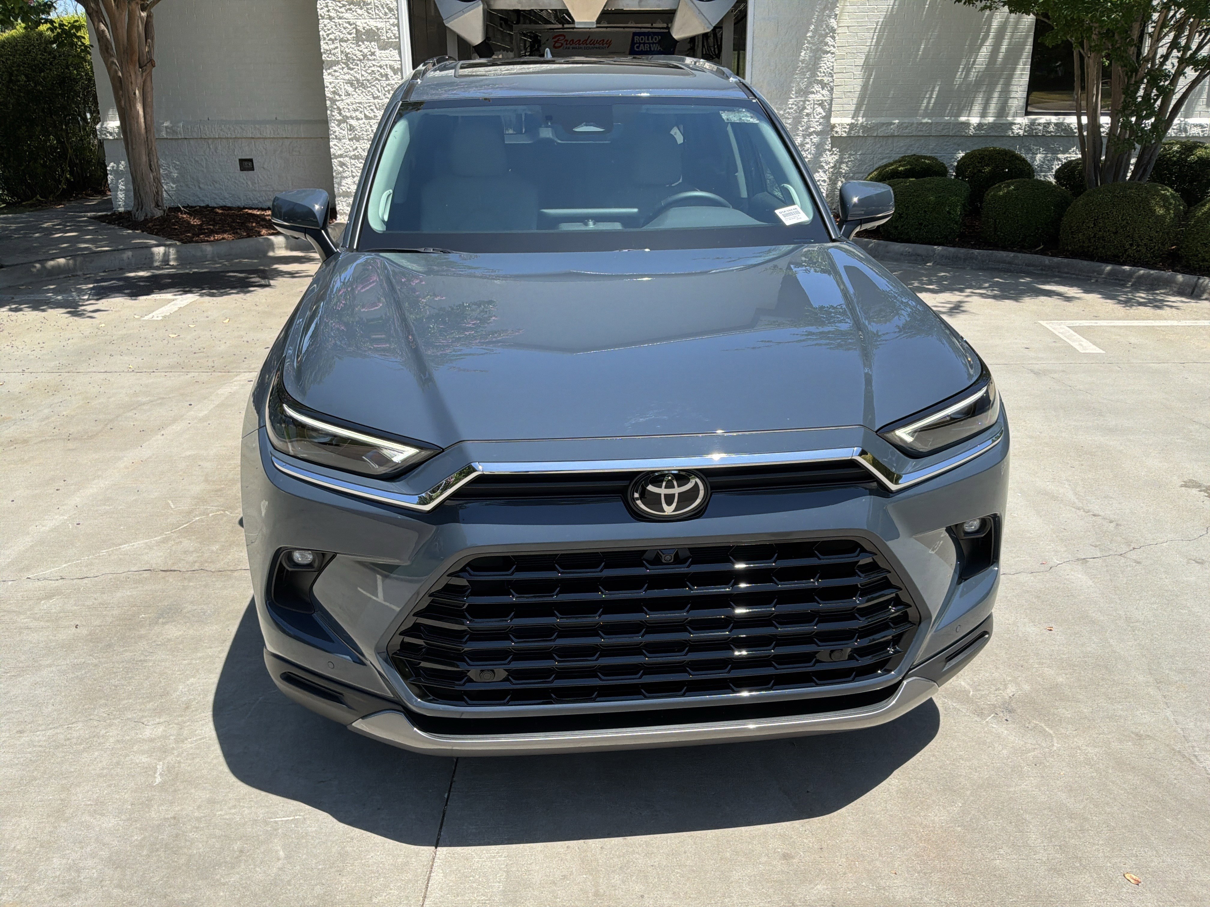 Used 2025 Toyota Grand Highlander FWD image 3