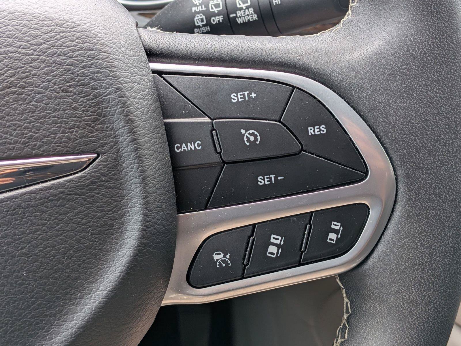 Used 2022 Chrysler Pacifica Limited AWD/4WD image 27
