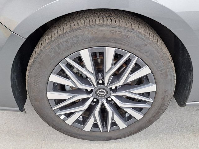 Used 2025 Nissan Altima 2.5 SV FWD image 32
