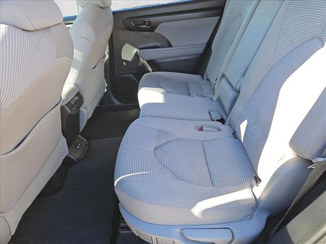 Used 2020 Toyota Highlander LE image 9